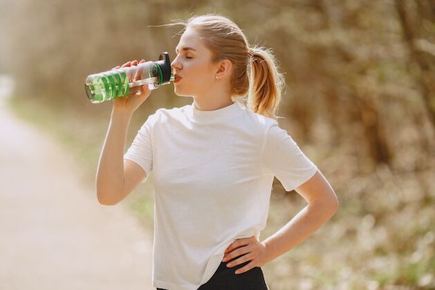 For a flat stomach, you need to follow a hydration routine and consume enough water
