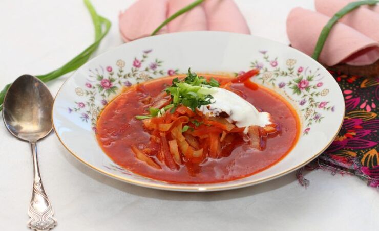 As an afternoon snack, patients with gout can eat vegetarian borscht